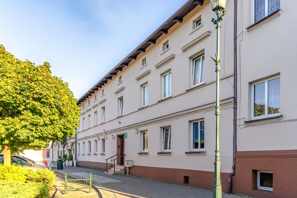 Zamieszkaj w centrum, 2 garaże i podwórko