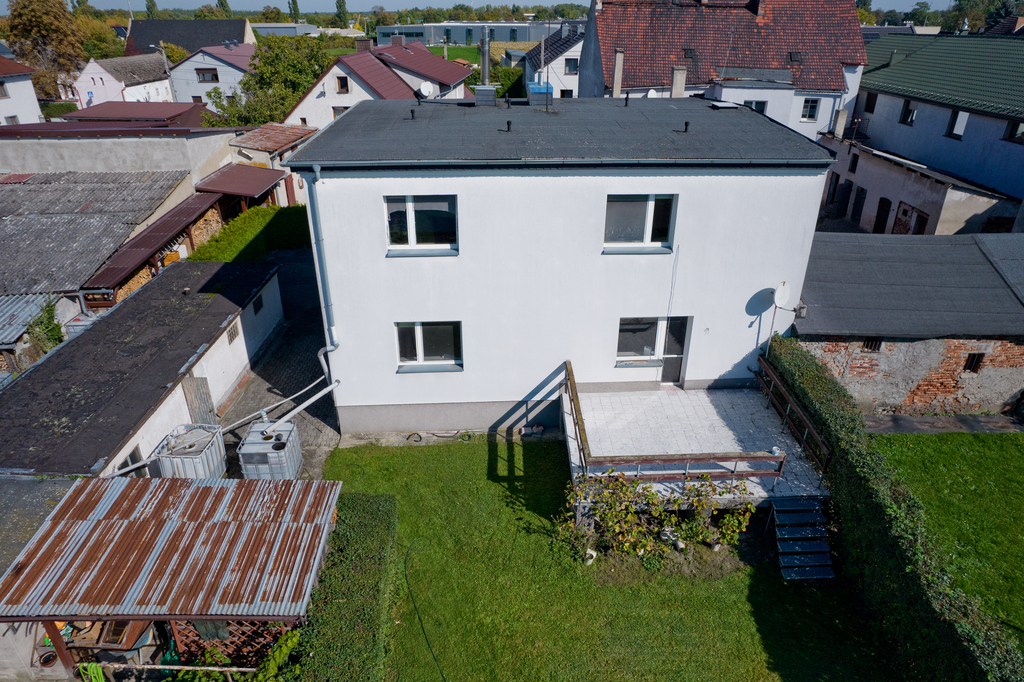 Dom szeregowy 220 m², dwa mieszkania, ogród, garaż