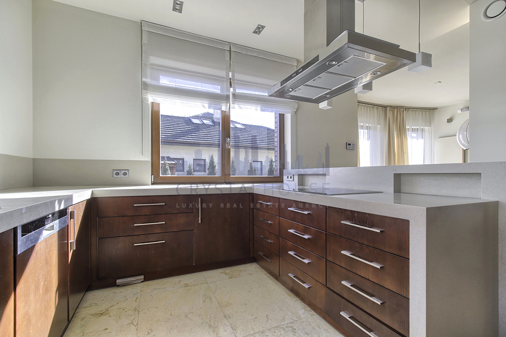 Przestronny nowoczesny dom 6 sypialni Wawer Zerzeń