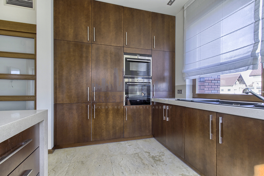 Przestronny nowoczesny dom 6 sypialni Wawer Zerzeń