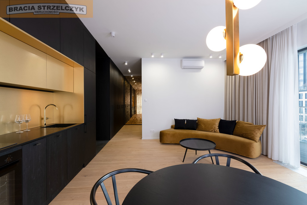 Złota . Apartament z widokiem. Taras. Garaż