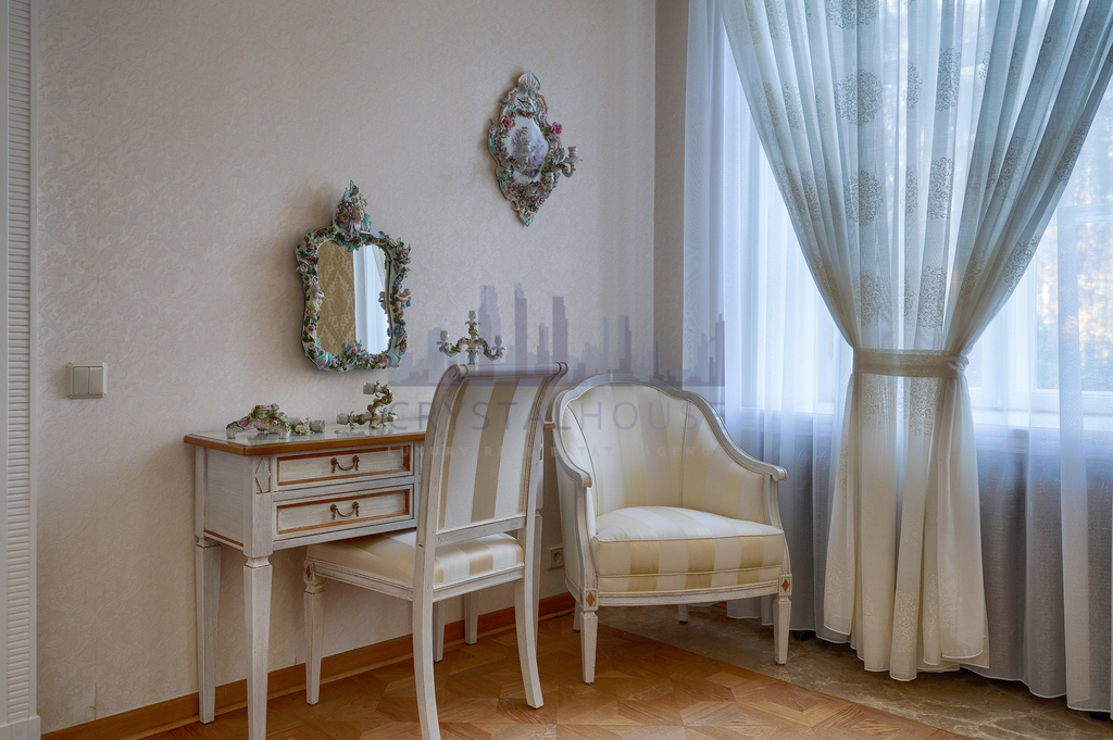 Zabytkowy zespół dworsko-parkowy wraz ze stadniną