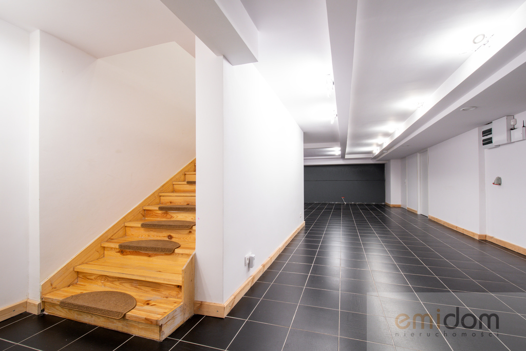 LOKAL USŁUGOWY Z WITRYNAMI | PIASTÓW CENTRUM
