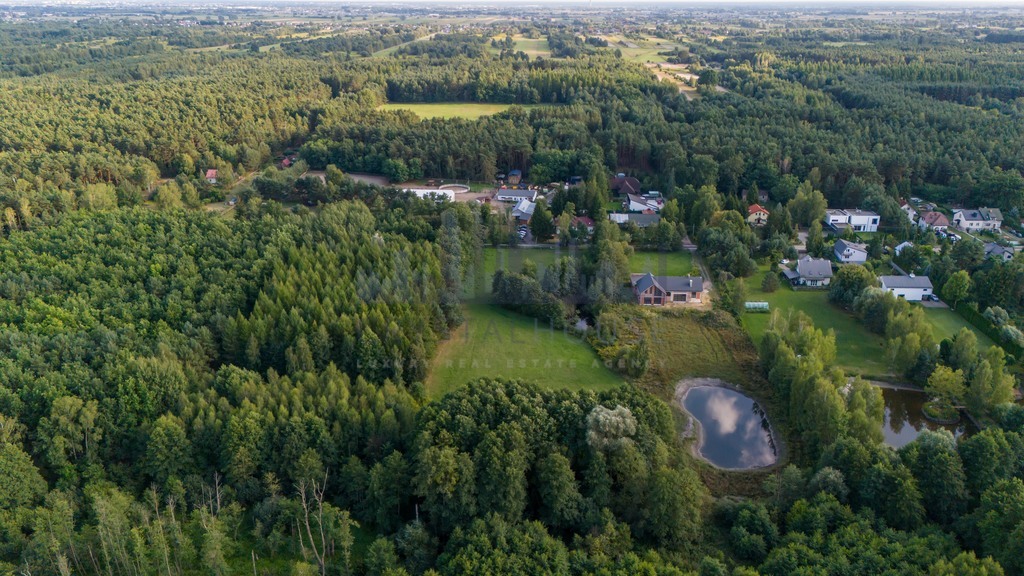 Działka bezpośrednio otoczona Kampinoskim Parkiem