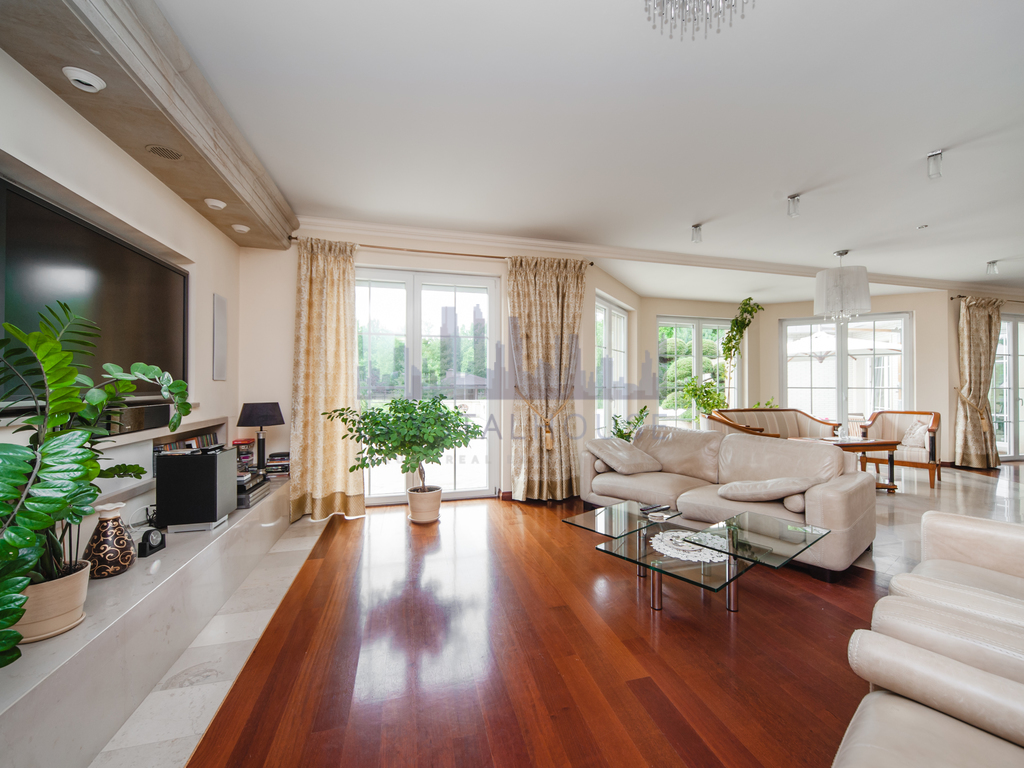 Unikatowa willa z basenem pod Wrocławiem