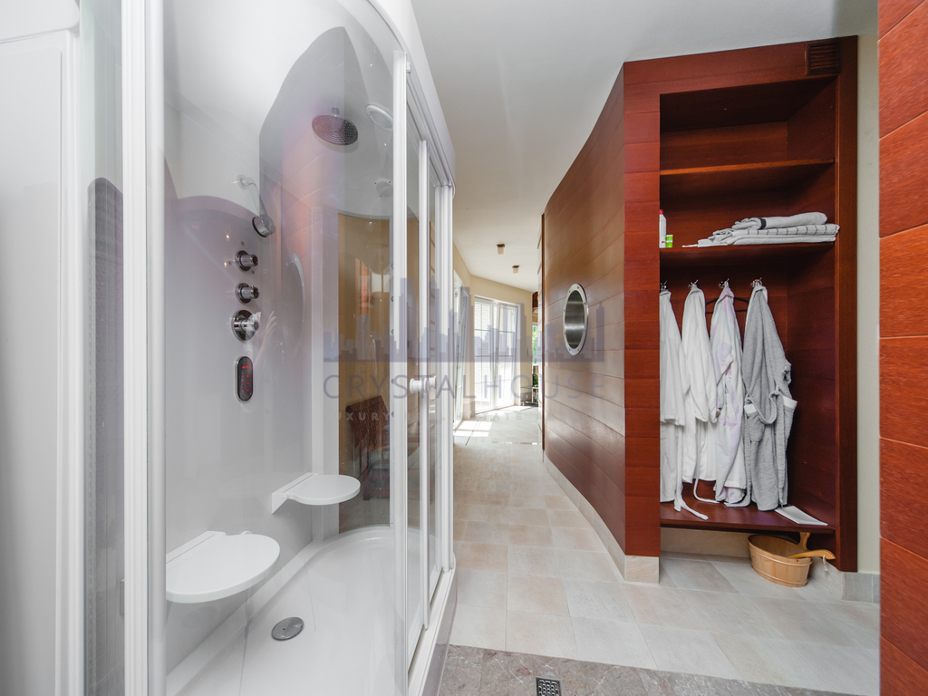 Unikatowa willa z basenem pod Wrocławiem