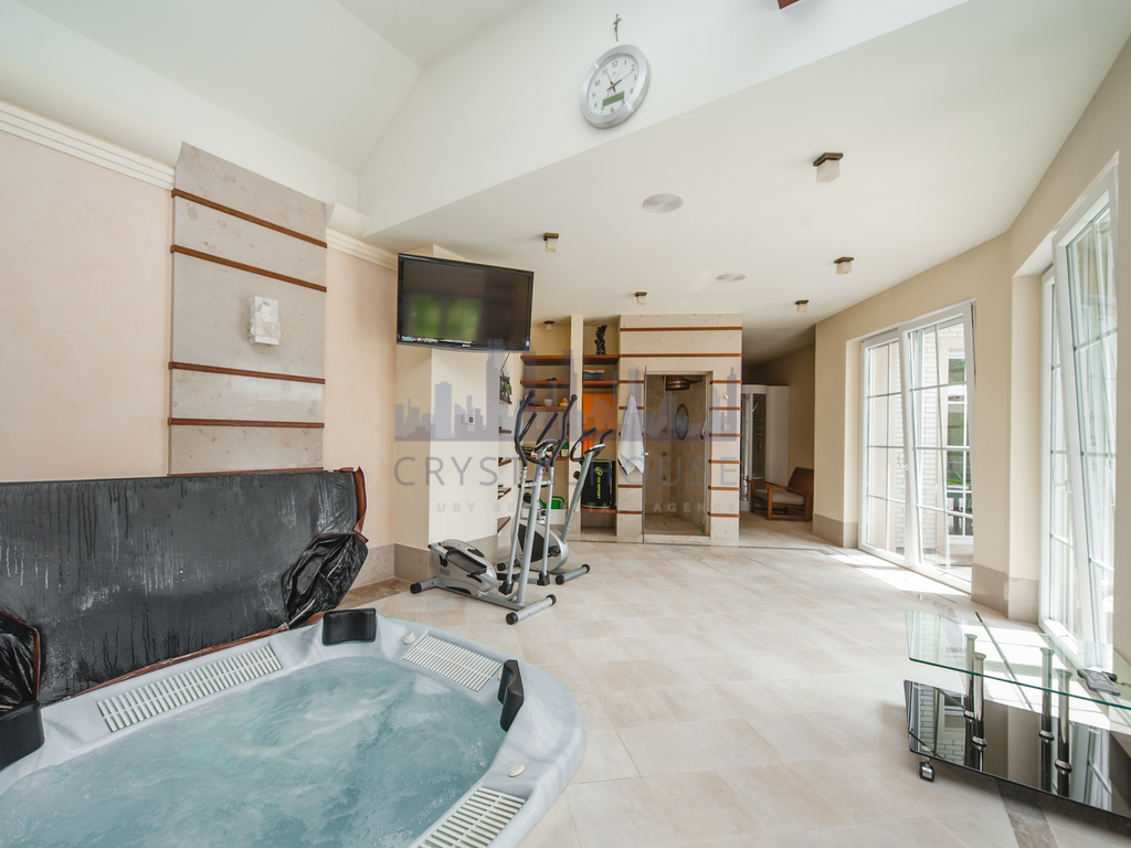 Unikatowa willa z basenem pod Wrocławiem