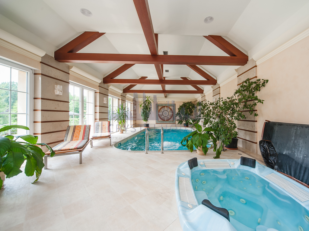 Unikatowa willa z basenem pod Wrocławiem