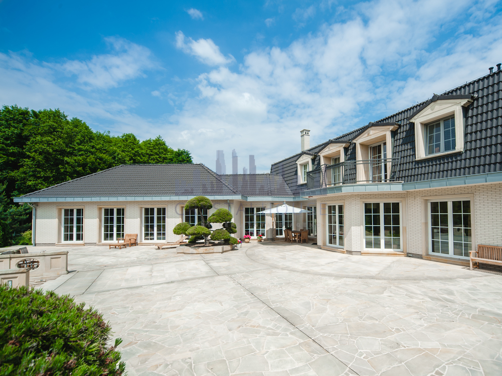 Unikatowa willa z basenem pod Wrocławiem