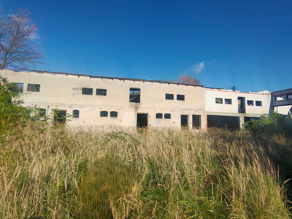 Folwark nad rzeką Miazgą