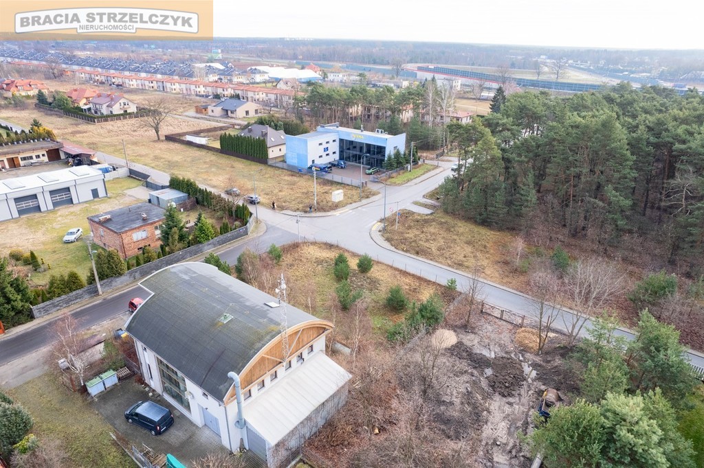 Dobrze skomunikowana działka z mediami w ulicy