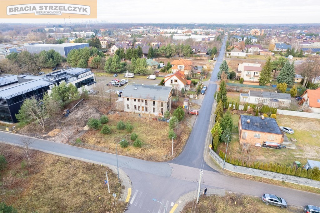 Dobrze skomunikowana działka z mediami w ulicy