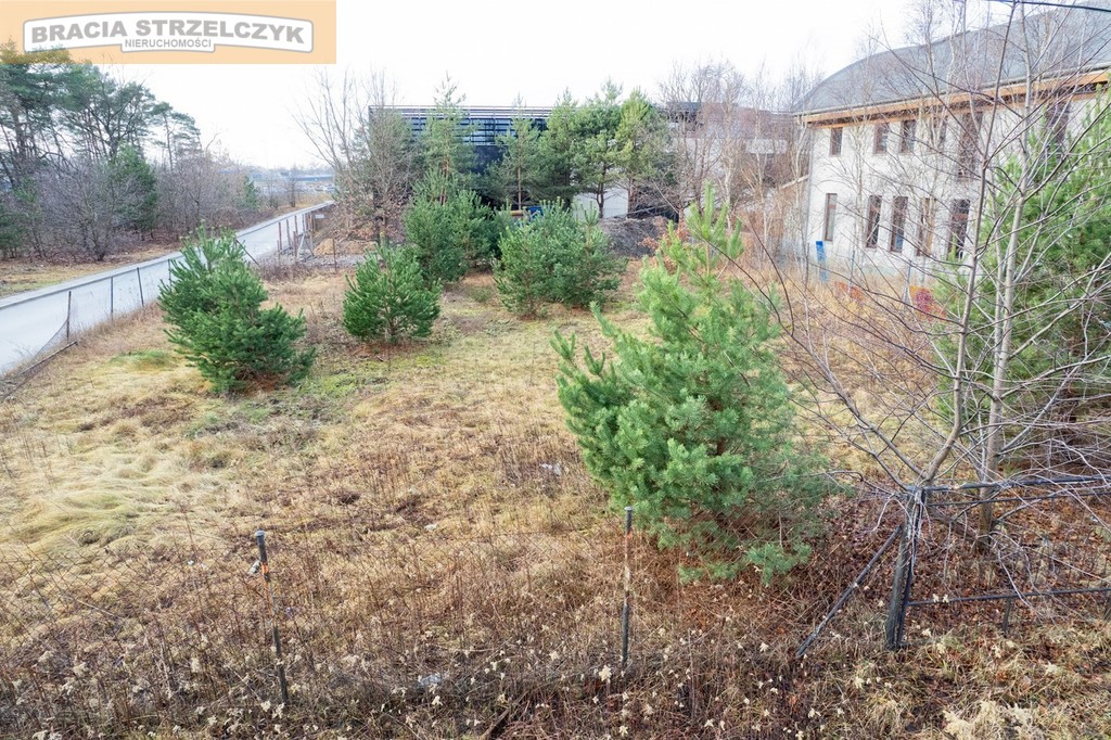 Dobrze skomunikowana działka z mediami w ulicy