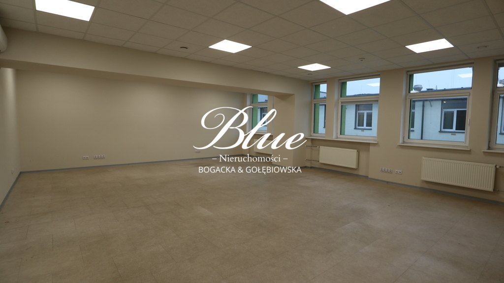 Pomieszczenia biurowe  z miejscami postojowymi