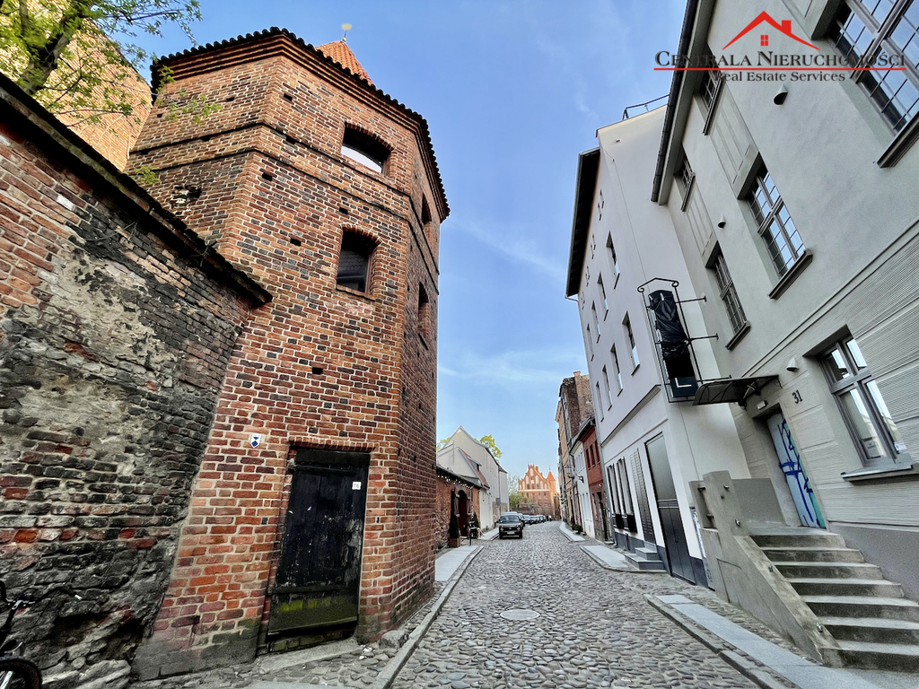 Unikat gotycka baszta "Monstrancja" na sprzedaż