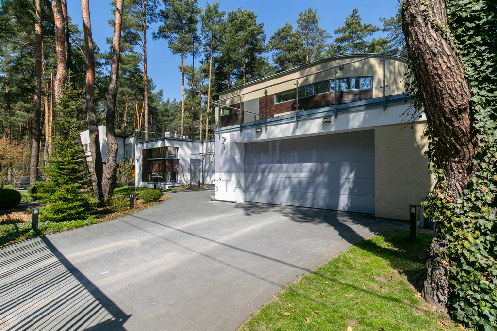 Dom w otoczeniu lasu - miejsce na fitnes/kino/spa