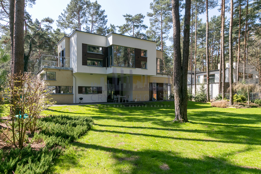 Dom w otoczeniu lasu - miejsce na fitnes/kino/spa