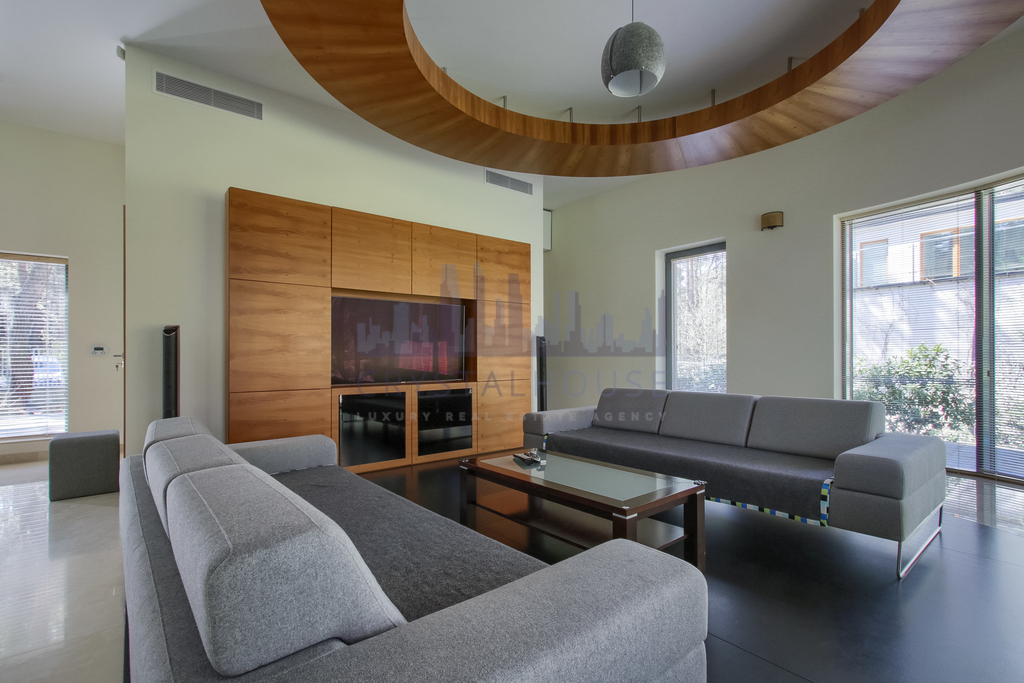 Dom w otoczeniu lasu - miejsce na fitnes/kino/spa