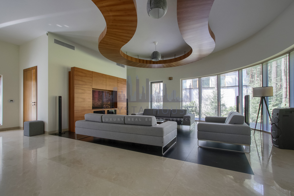 Dom w otoczeniu lasu - miejsce na fitnes/kino/spa