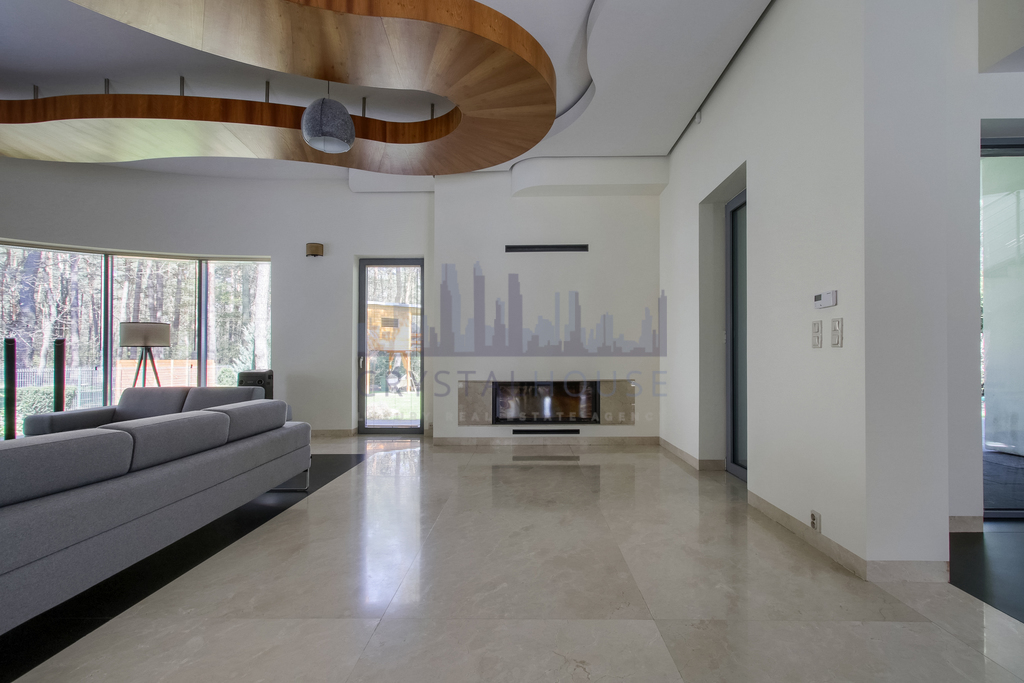 Dom w otoczeniu lasu - miejsce na fitnes/kino/spa