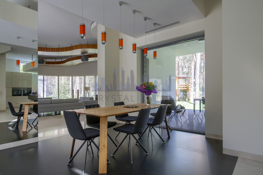 Dom w otoczeniu lasu - miejsce na fitnes/kino/spa