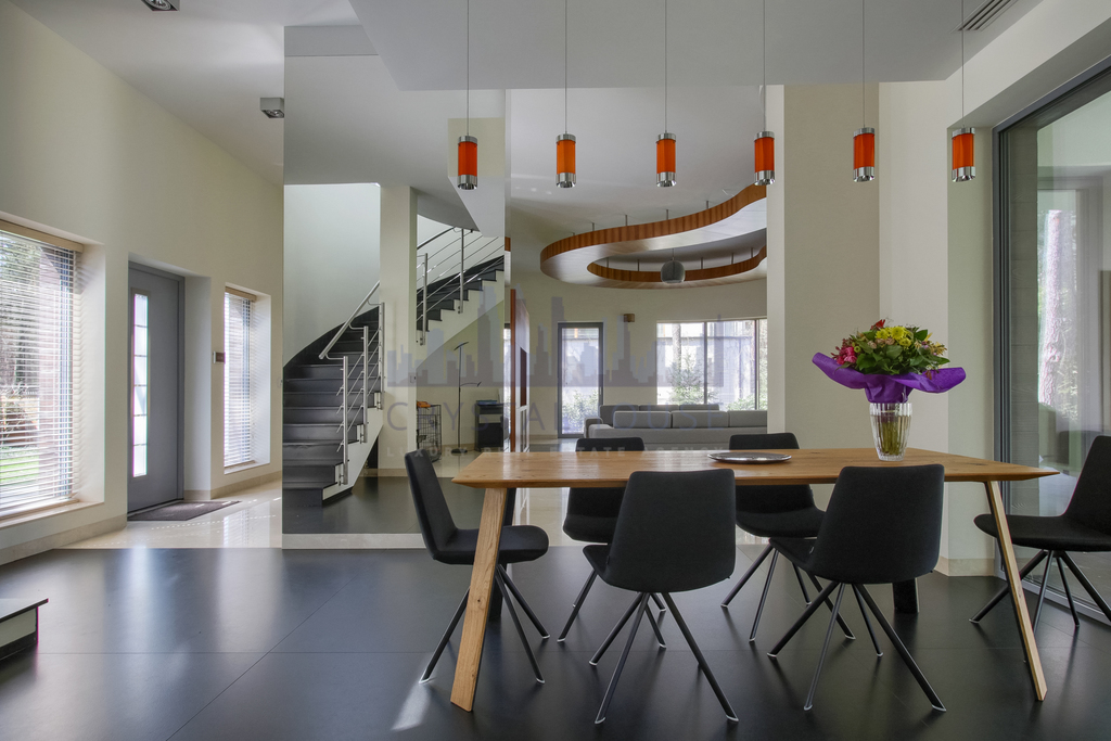 Dom w otoczeniu lasu - miejsce na fitnes/kino/spa