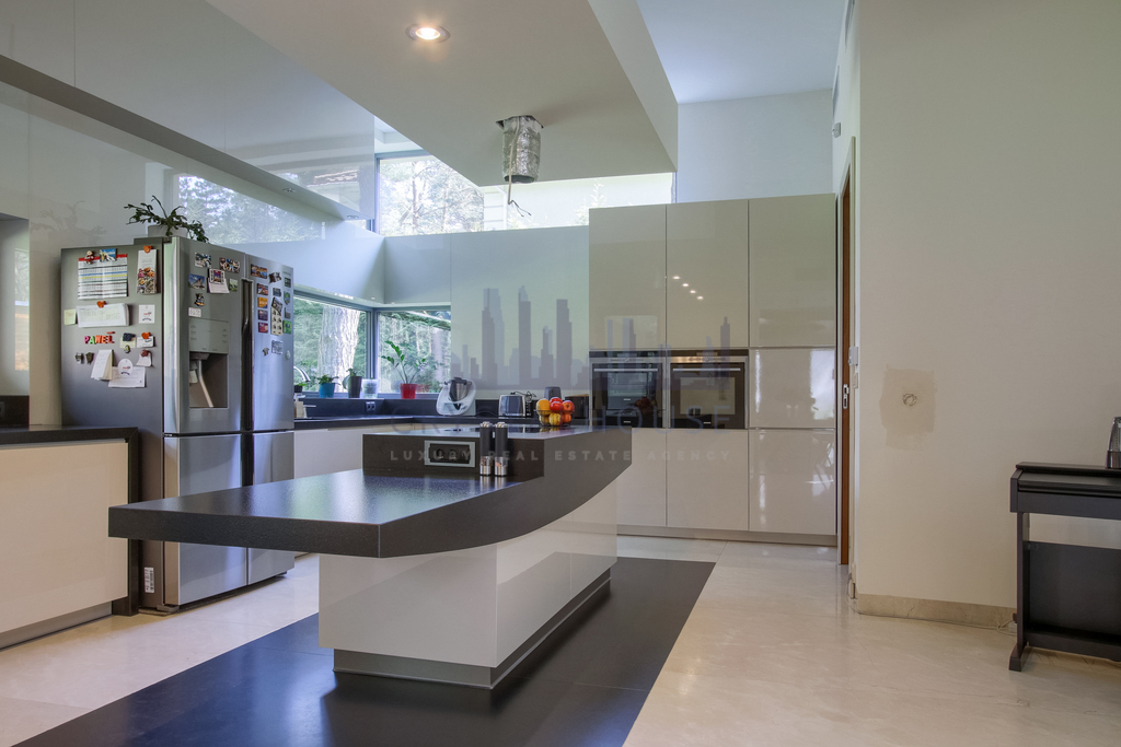 Dom w otoczeniu lasu - miejsce na fitnes/kino/spa