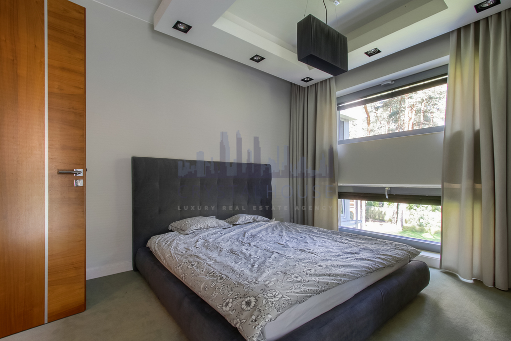 Dom w otoczeniu lasu - miejsce na fitnes/kino/spa