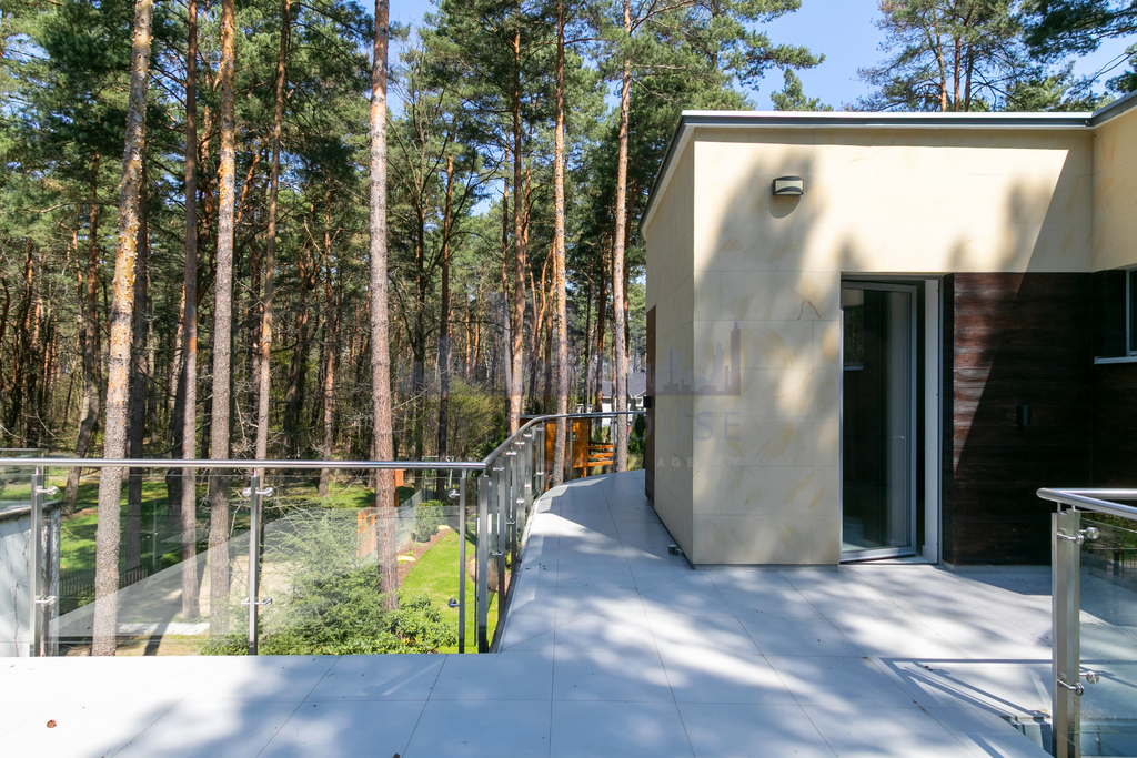 Dom w otoczeniu lasu - miejsce na fitnes/kino/spa